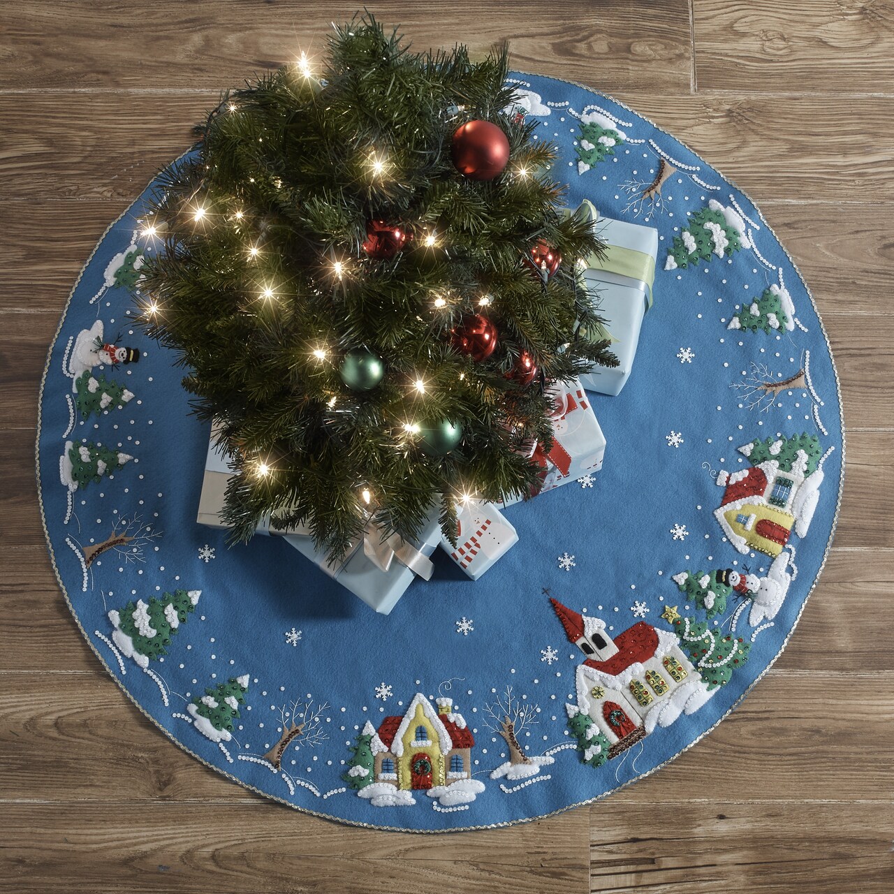 Bucilla Felt Tree Skirt Applique Kit 43" Round-Christmas Village